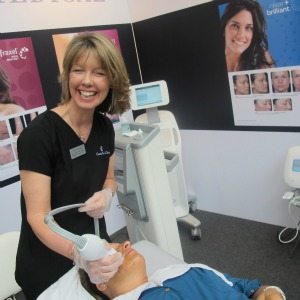 Snr Practitioner Janine Scott performing a Thermage CPT treatment